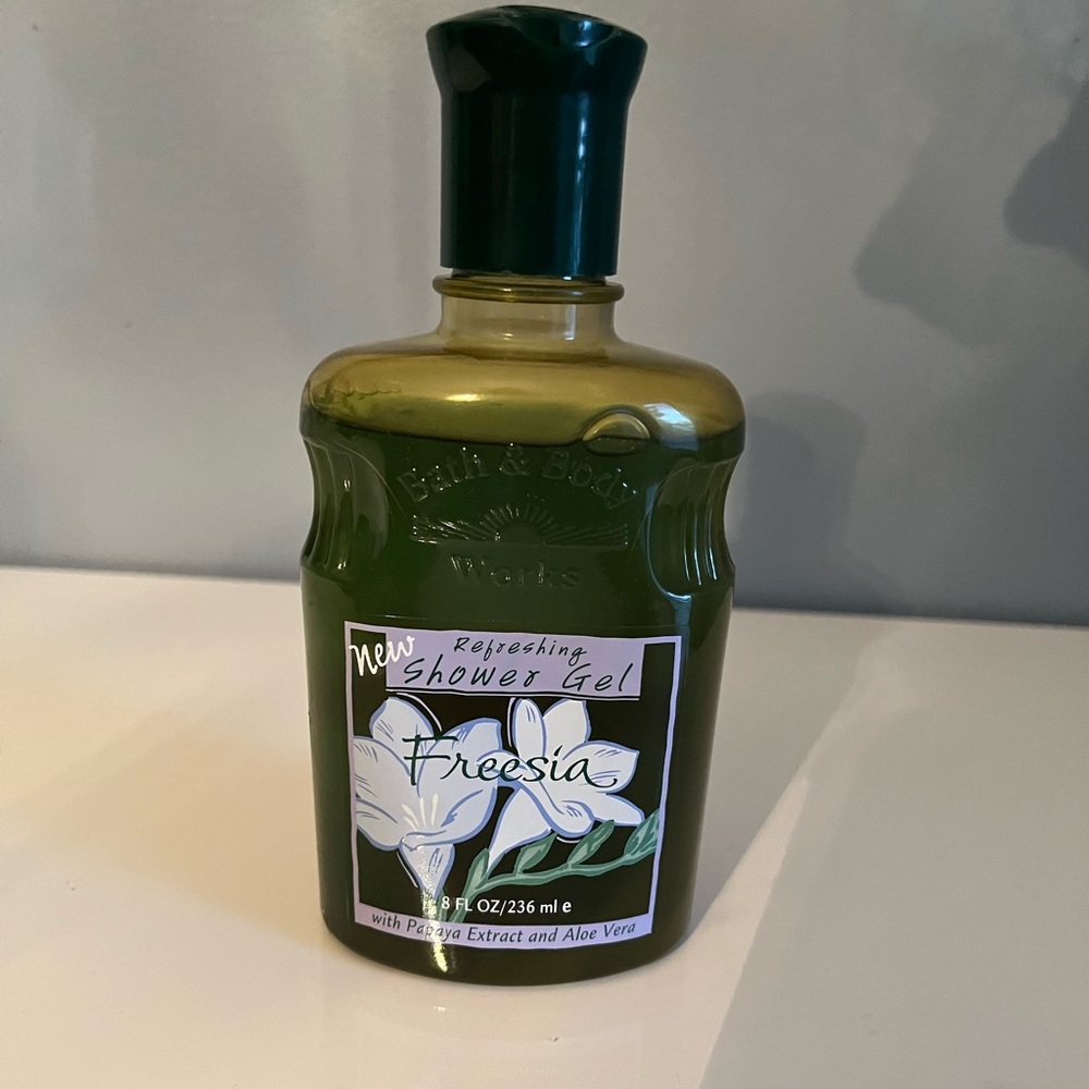 Bath and body works freesia refreshing shower gel